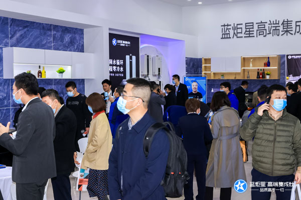 藍炬星AIoT高端集成灶展會現(xiàn)場